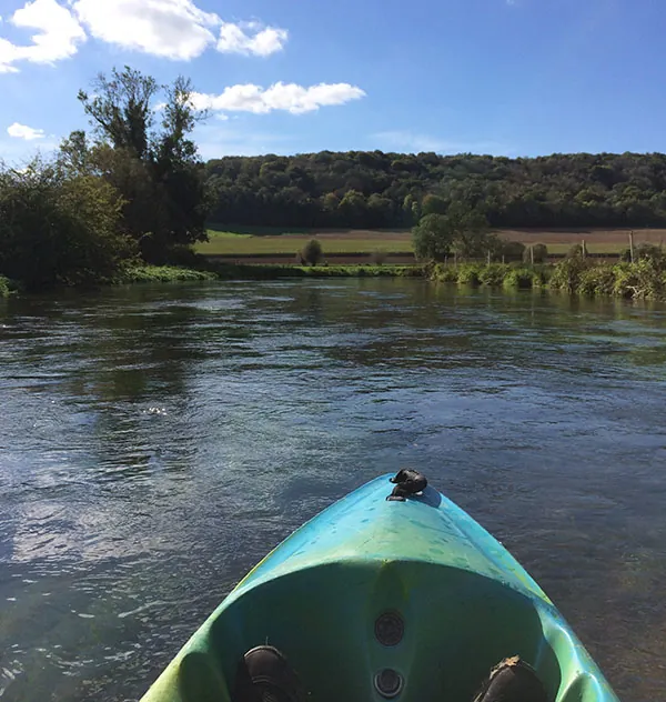 Photo prise depuis un canoë sur la rivière